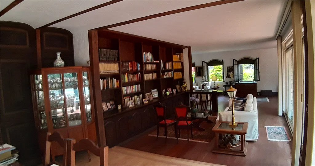 Sobrado à venda com 4 quartos, sendo 2 suítes, em Vila Madalena, São Paulo, SP