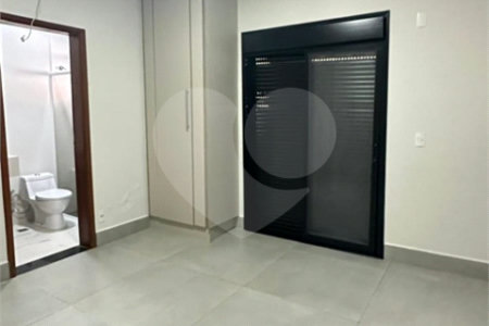 Casa à venda com 3 quartos, sendo 2 suítes, no condomínio Residencial Maria Dulce, Indaiatuba - SP