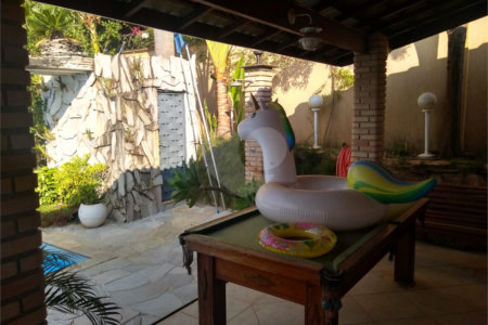 Casa à venda com 4 quartos, sendo 3 suítes, em Jardim Estância Brasil, Atibaia, SP