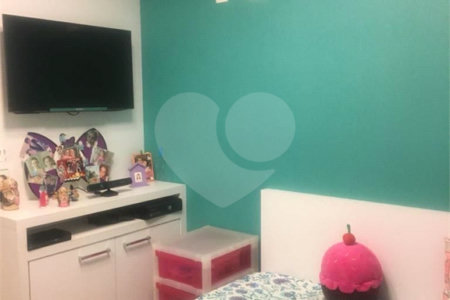 Apartamento à venda com 3 suítes em Vila Bertioga, São Paulo, SP