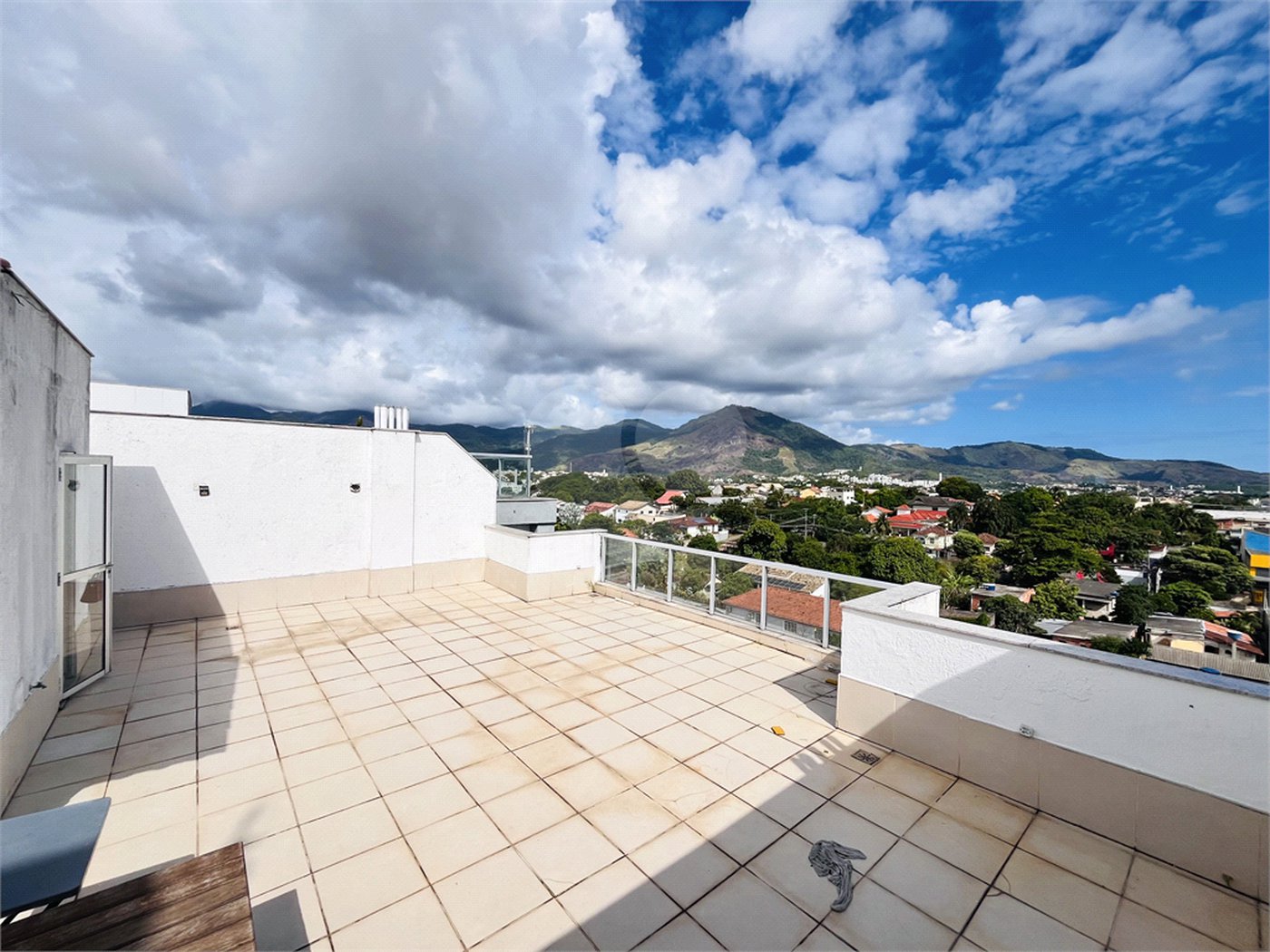 Apartamento à venda com 2 quartos, sendo 1 suíte, em Campo Grande, Rio de Janeiro, RJ