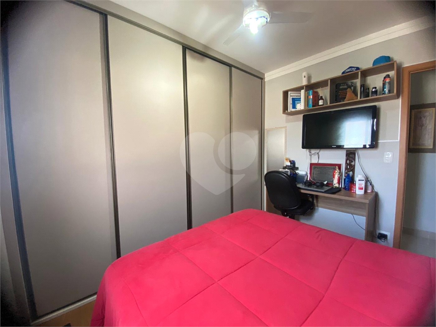 Apartamento à venda com 2 quartos, sendo 1 suíte,  em Jardim Califórnia, Jacareí, SP