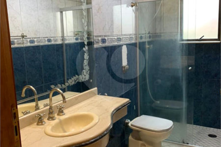 Sobrado à venda com 4 quartos, sendo 1 suíte,  em Chácara Santo Antônio (zona Leste), São Paulo, SP