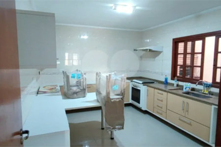 Casa à venda com 3 quartos, sendo 1 suíte, no condomínio Residencial Gabriela, São Paulo - SP