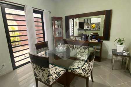 Casa Térrea à venda com 4 quartos, sendo 1 suíte,  em Vila Oliveira, Mogi das Cruzes, SP