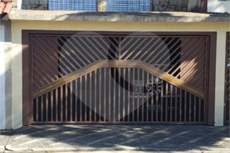 Sobrado à venda com 3 quartos, sendo 1 suíte, em Bosque da Saúde, São Paulo, SP