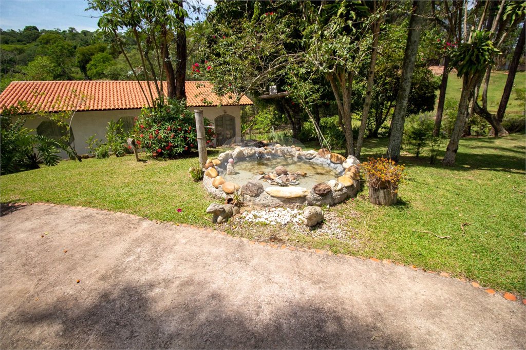 Sítio à venda com 7 quartos, sendo 6 suítes, em Jardim Santa Vitória (canguera), São Roque, SP