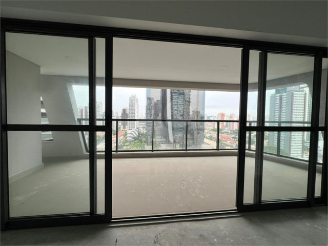 Apartamento à venda com 3 quartos, sendo 1 suíte,  em Chácara Santo Antônio, São Paulo, SP