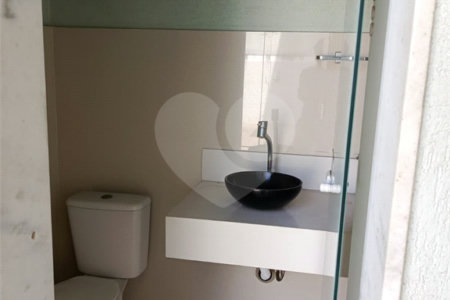 Casa à venda com 4 quartos, sendo 1 suíte, no condomínio Atlantico Sul, Rio de Janeiro - RJ