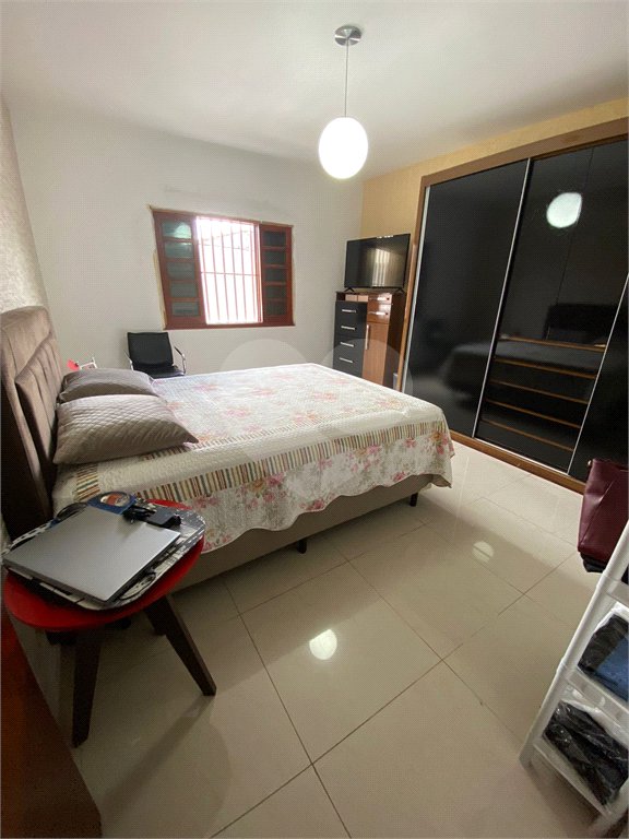 Sobrado à venda com 5 quartos em Jardim São Pedro, Mogi das Cruzes, SP
