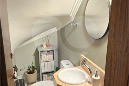Casa à venda com 3 quartos, sendo 1 suíte, no condomínio Travessa Sílvio Lazzari,38, São Paulo - SP
