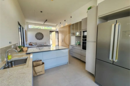 Casa à venda com 3 quartos, sendo 1 suíte, no condomínio Consoli Residencial, Atibaia - SP
