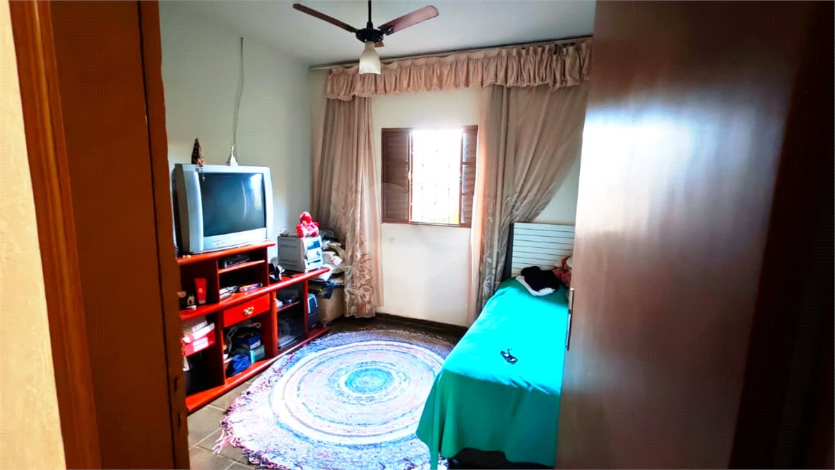 Oportunidade Única no Santa Felícia: Casa 3 dormitórios, Conforto, Espaço de Sobra e a Melhor Localização de São Carlos!