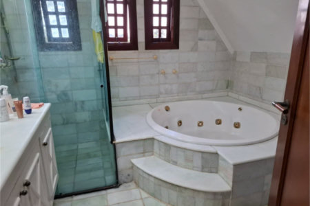 Sobrado à venda com 4 quartos, sendo 2 suítes, em Jardim Leonor, São Paulo, SP