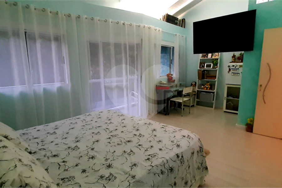 Sobrado à venda com 4 quartos, sendo 2 suítes, em Tremembé, São Paulo, SP