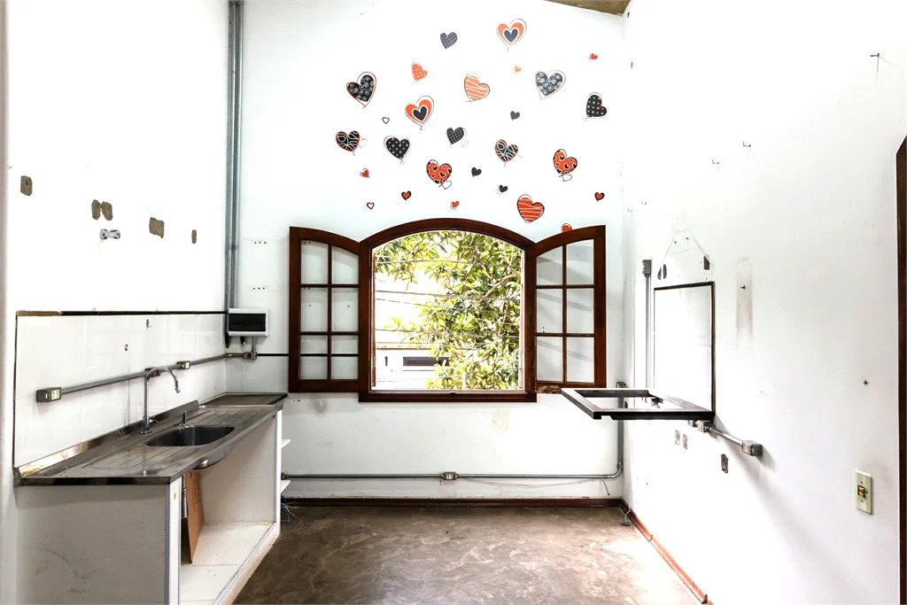 Casa à venda com 4 quartos, sendo 1 suíte,  em Jardim das Bandeiras, São Paulo, SP