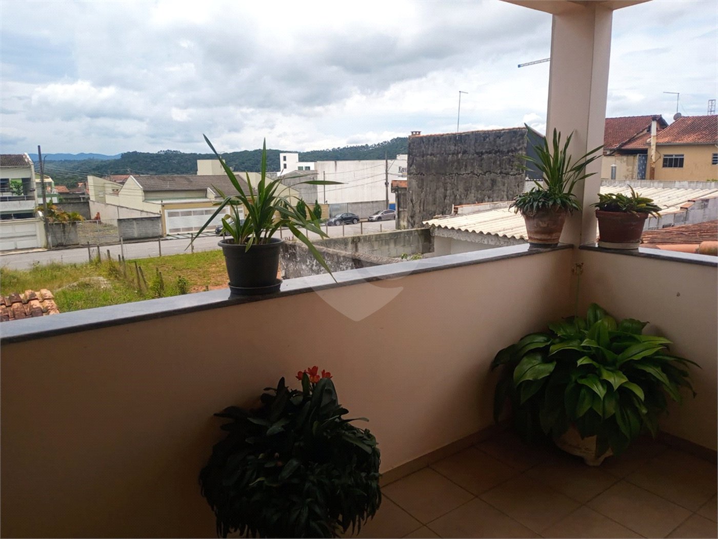 Sobrado à venda com 3 quartos, sendo 1 suíte, no Centro, Biritiba-mirim, SP