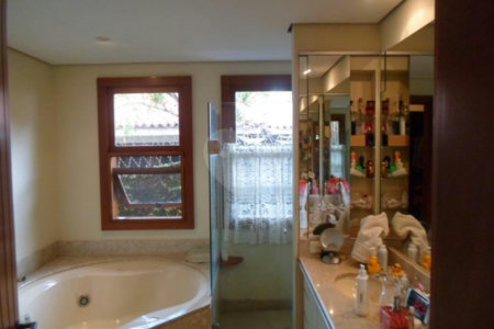 Sobrado à venda com 5 quartos, sendo 3 suítes, em Fazenda Morumbi, São Paulo, SP