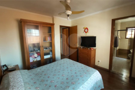 Sobrado à venda com 7 quartos, sendo 2 suítes, em Jardim Marajoara, São Paulo, SP