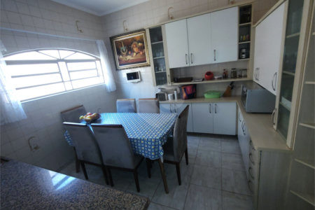 Casa à venda com 4 quartos, sendo 1 suíte, em Jardim Silvânia (vila Xavier), Araraquara, SP