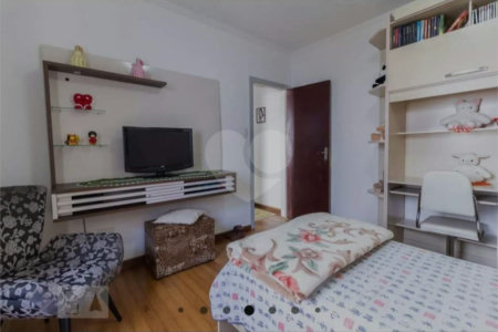 Casa Térrea à venda com 3 quartos, sendo 2 suítes, em Santo Amaro, São Paulo, SP