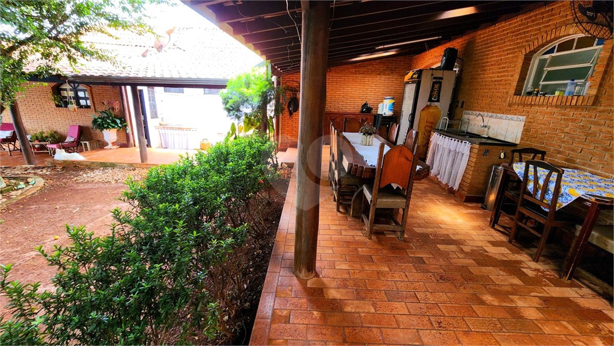 Casa à venda com 4 quartos, sendo 1 suíte, em Jardim Nova Época, Araraquara, SP