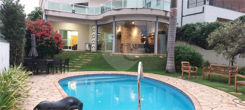 Casa para alugar com 4 quartos, sendo 3 suítes,  no condomínio Figueira Garden, Atibaia - SP