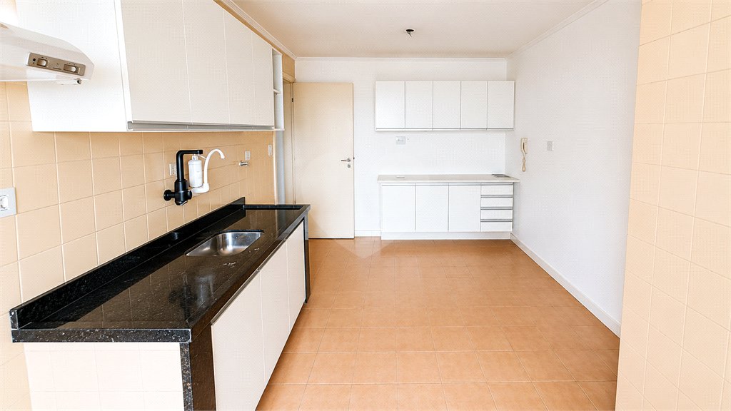 Apartamento à venda com 4 quartos, sendo 1 suíte, em Alto da Boa Vista, São Paulo, SP