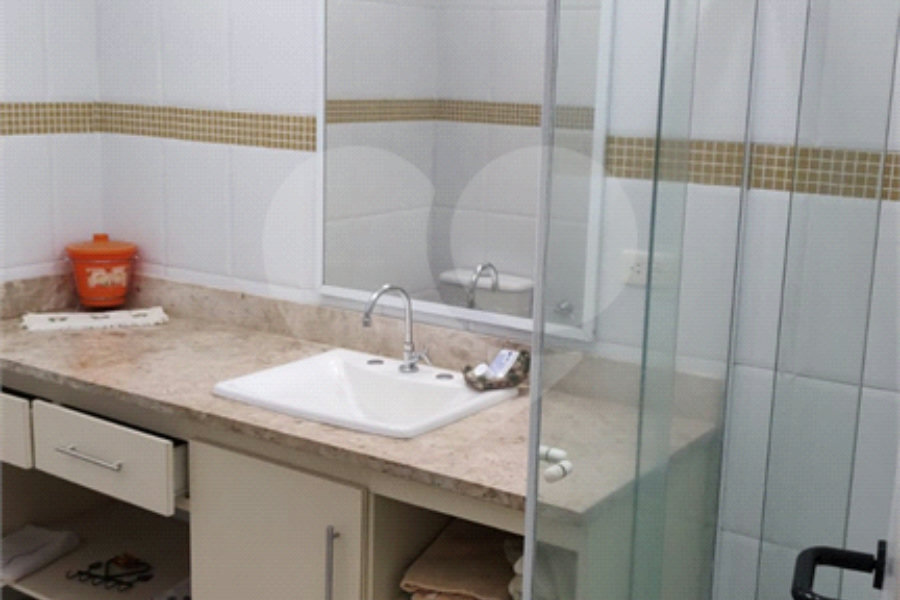 Duplex à venda com 3 quartos, sendo 1 suíte, em Enseada, Guarujá, SP