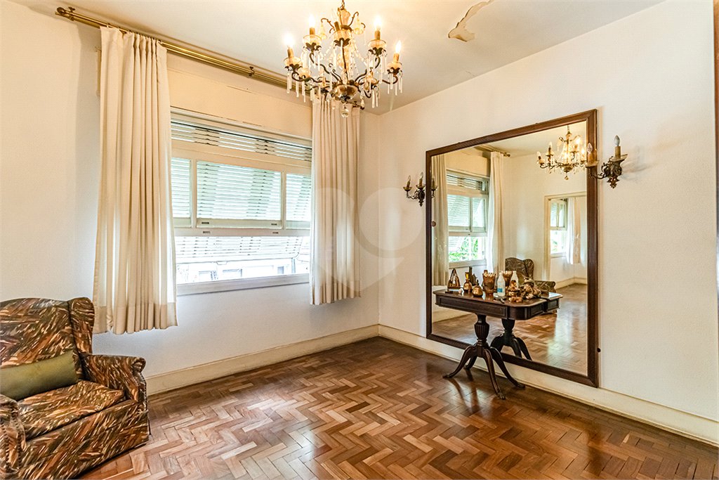 Casa à venda com 3 quartos, sendo 1 suíte, em Jardim Paulista, São Paulo, SP