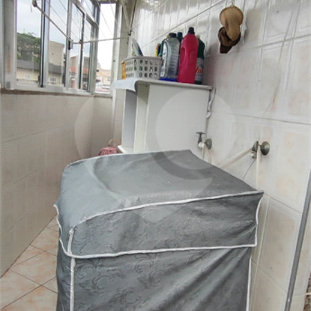 Casa à venda com 5 quartos, sendo 3 suítes, no condomínio Village Texeira Campos, Rio de Janeiro - RJ