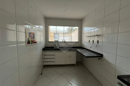 Casa à venda com 4 quartos, sendo 2 suítes, no condomínio Pedra Mar, Rio de Janeiro - RJ