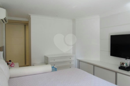 Apartamento à venda com 3 suítes em Real Parque, São Paulo, SP