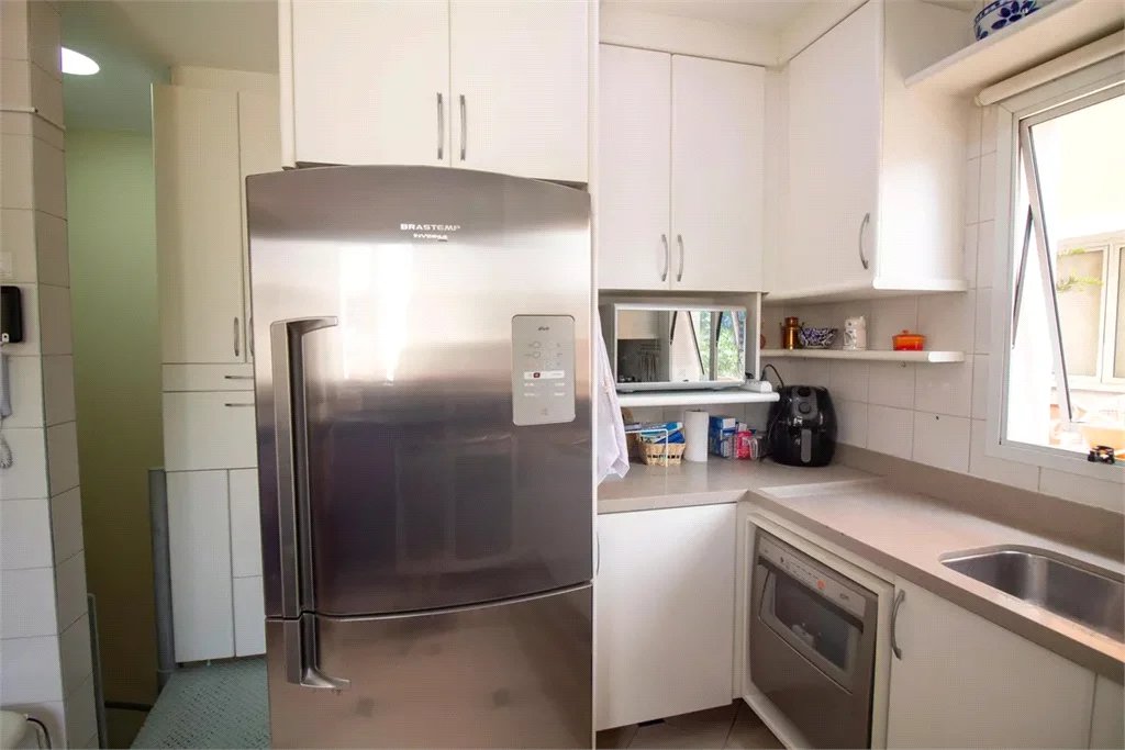 Casa à venda com 4 quartos, sendo 3 suítes, no condomínio Residencial Sans Souci, São Paulo - SP