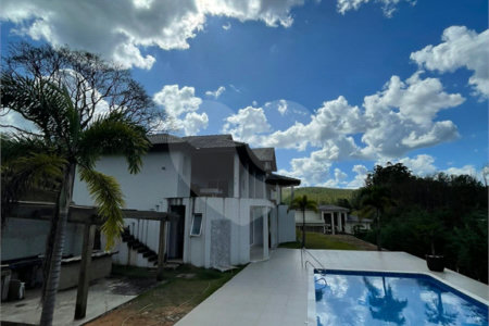 Casa à venda com 4 suítes no condomínio Jardim das Palmeiras, Bragança Paulista - SP