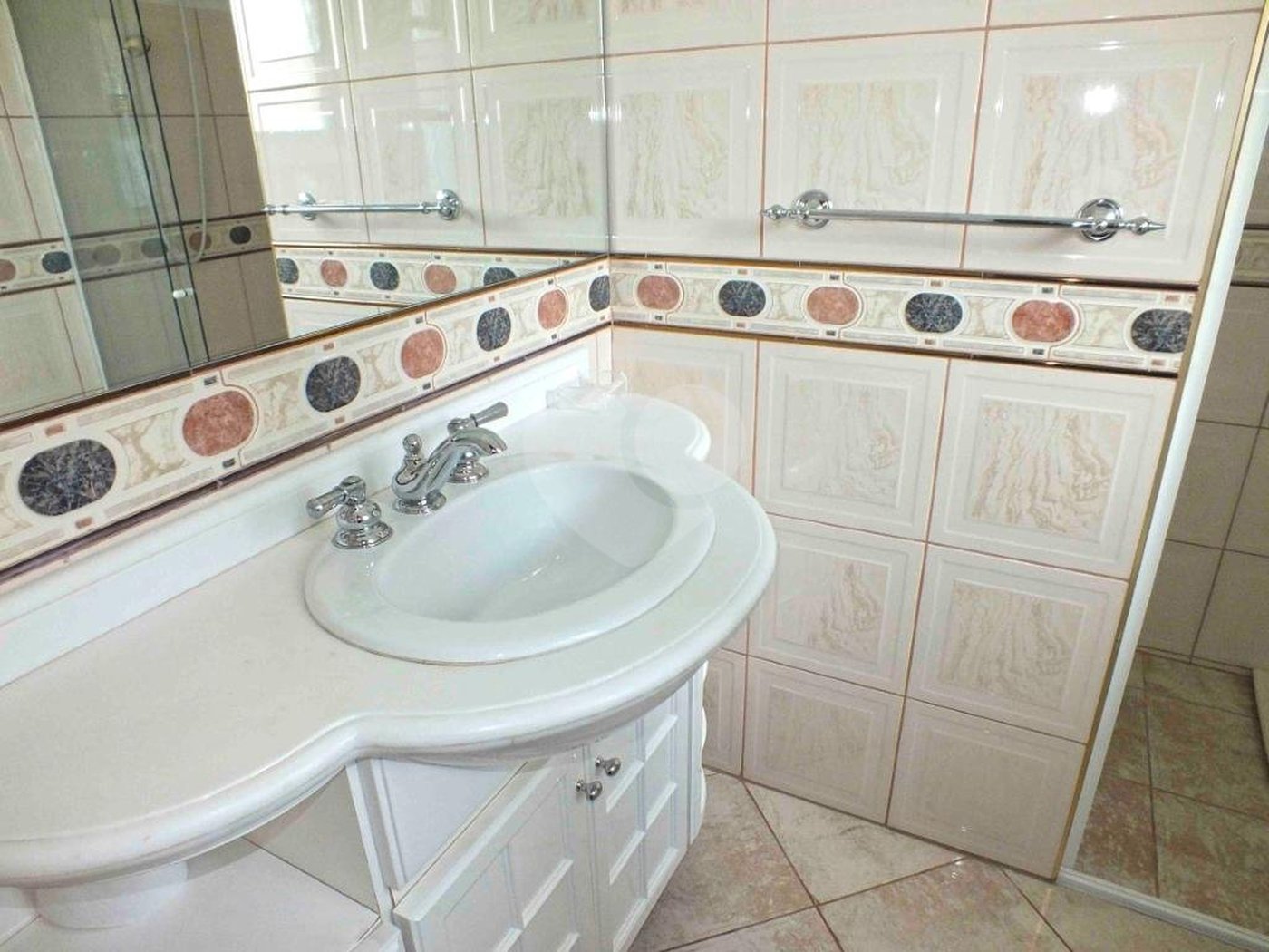 Casa à venda com 5 suítes no condomínio Vilaggio Monte Alegre, São Paulo - SP