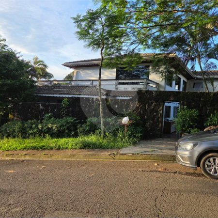 Casa à Venda com 5 quartos em Atibaia/SP