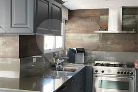 Apartamento de 224m² com 4 dormitórios, 3 suítes, 4 vagas de garagem e deposito