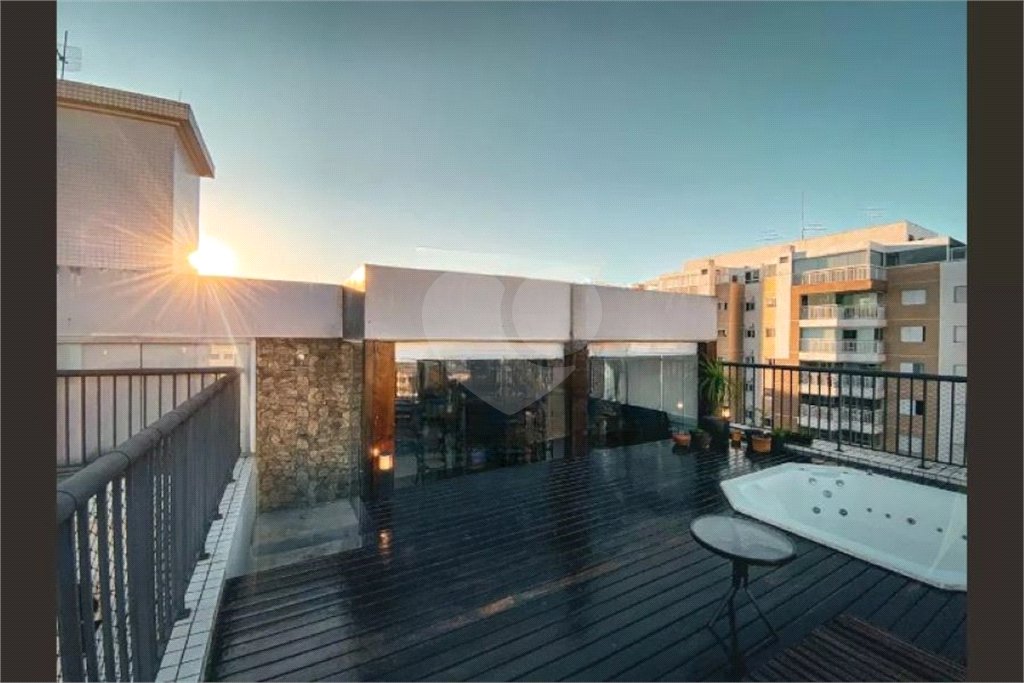 Apartamento à venda com 3 quartos, sendo 1 suíte,  em Cidade São Francisco, São Paulo, SP