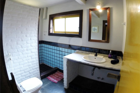 Casa à venda com 8 quartos, sendo 4 suítes, em Alto de Búzios, Armação dos Búzios, RJ