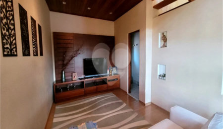Casa à venda com 4 quartos, sendo 1 suíte, no condomínio Alpes da Cantareira, Mairiporã - SP