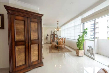 Apartamento à venda com 3 quartos, sendo 2 suítes, em Campo Belo, São Paulo, SP