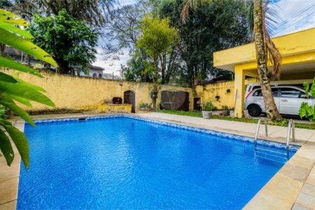 Casa à venda com 3 quartos, sendo 1 suíte, em Interlagos, São Paulo, SP