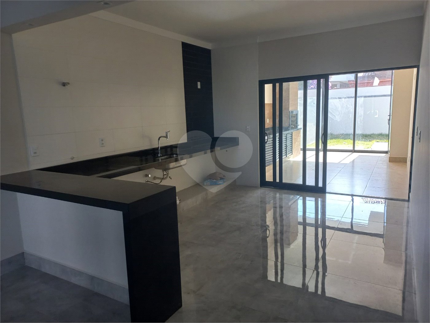 Casa à venda com 3 suítes no condomínio Reserva Real, Paulínia - SP
