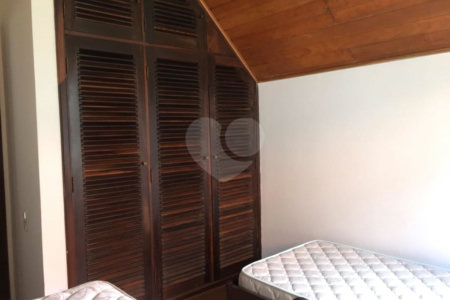 Casa à venda com 3 quartos, sendo 1 suíte, no condomínio Lago Azul, Araçoiaba da Serra - SP