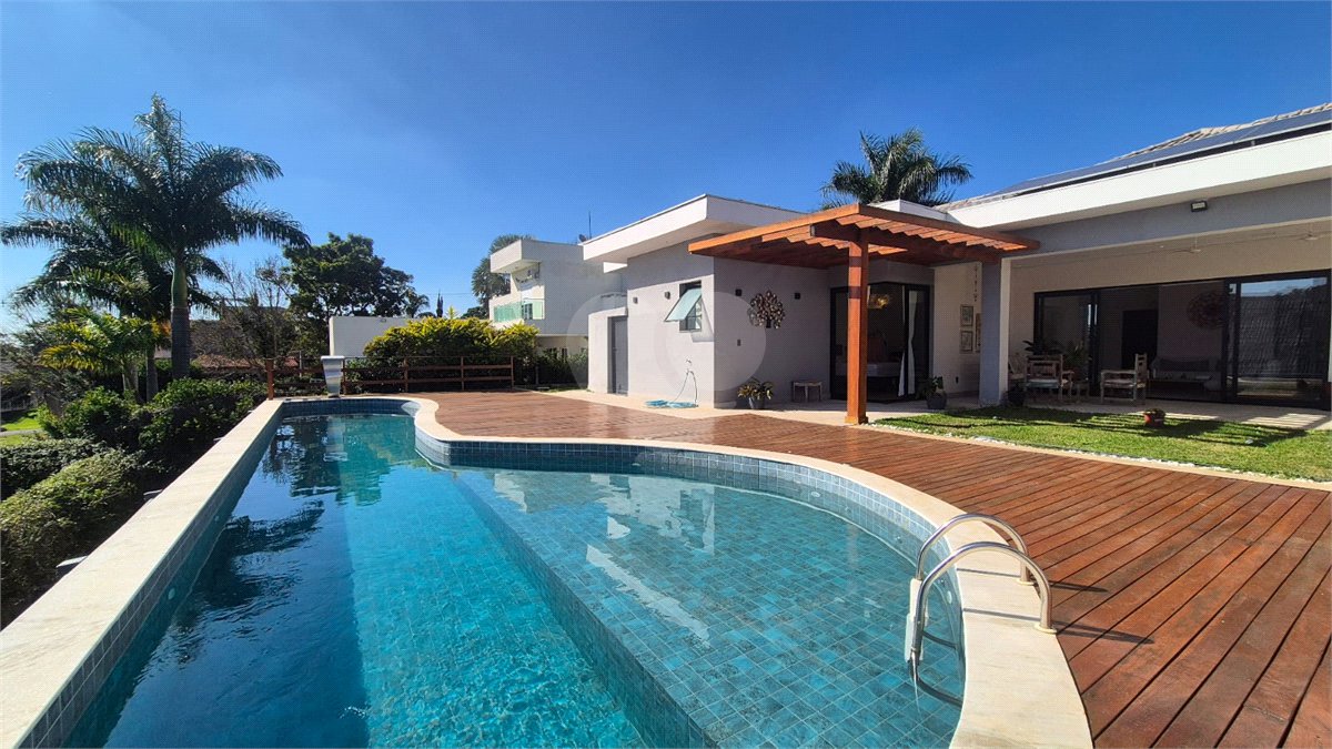 Casa à venda com 5 quartos, sendo 3 suítes, no condomínio Residencial Vale do Lago, Sorocaba - SP