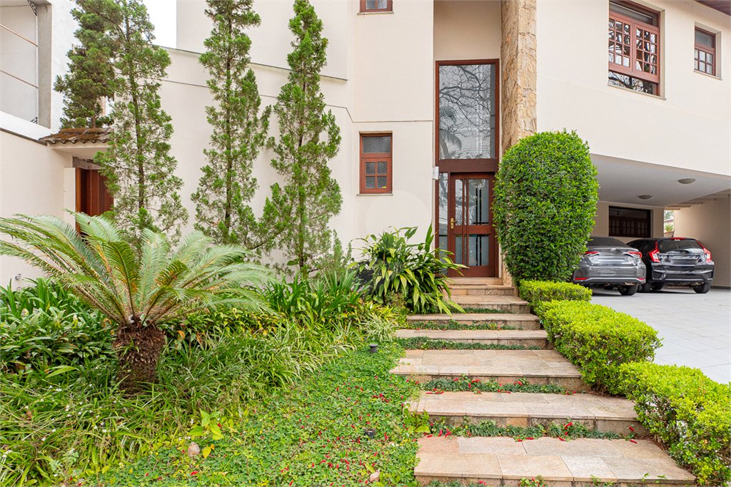 Casa à venda com 5 quartos, sendo 3 suítes,  no condomínio Residencial Morumbi, São Paulo - SP