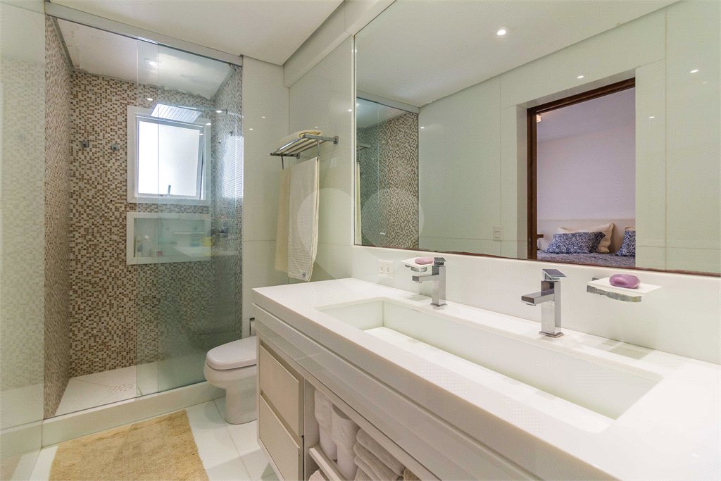 Apartamento à venda com 3 suítes em Vila Cordeiro, São Paulo, SP