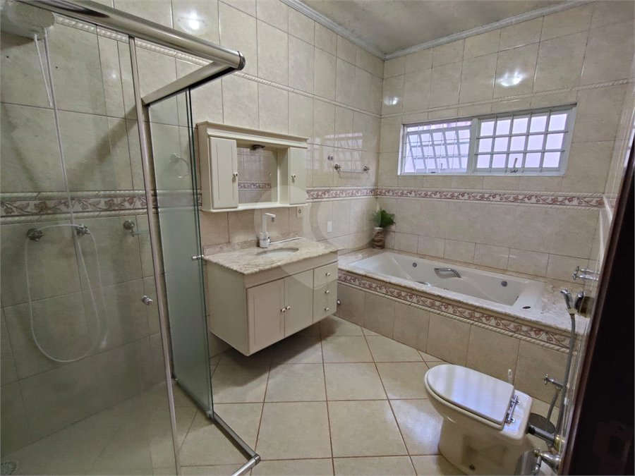 Sobrado à venda ou para alugar com 3 quartos, sendo 1 suíte,  em Jardim Itália, Itapetininga, SP