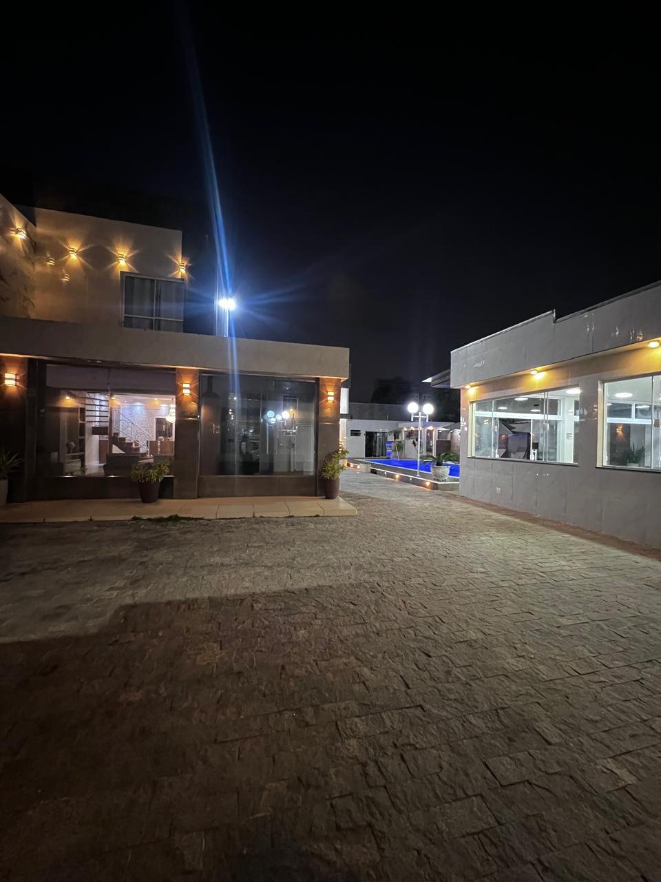 Casa à venda com 8 quartos, sendo 2 suítes, em Flórida, Praia Grande, SP